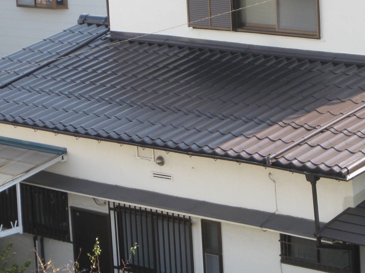 瓦屋根の塗装施工後(黒)